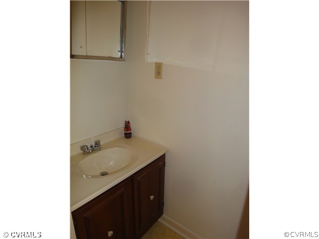 1949 Cartersville Road Cartersville, VA 23027 - Photo 13 of 24 Master Bath