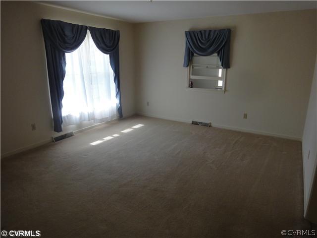 1949 Cartersville Road Cartersville, VA 23027 - Photo 4 of 24 Living Room