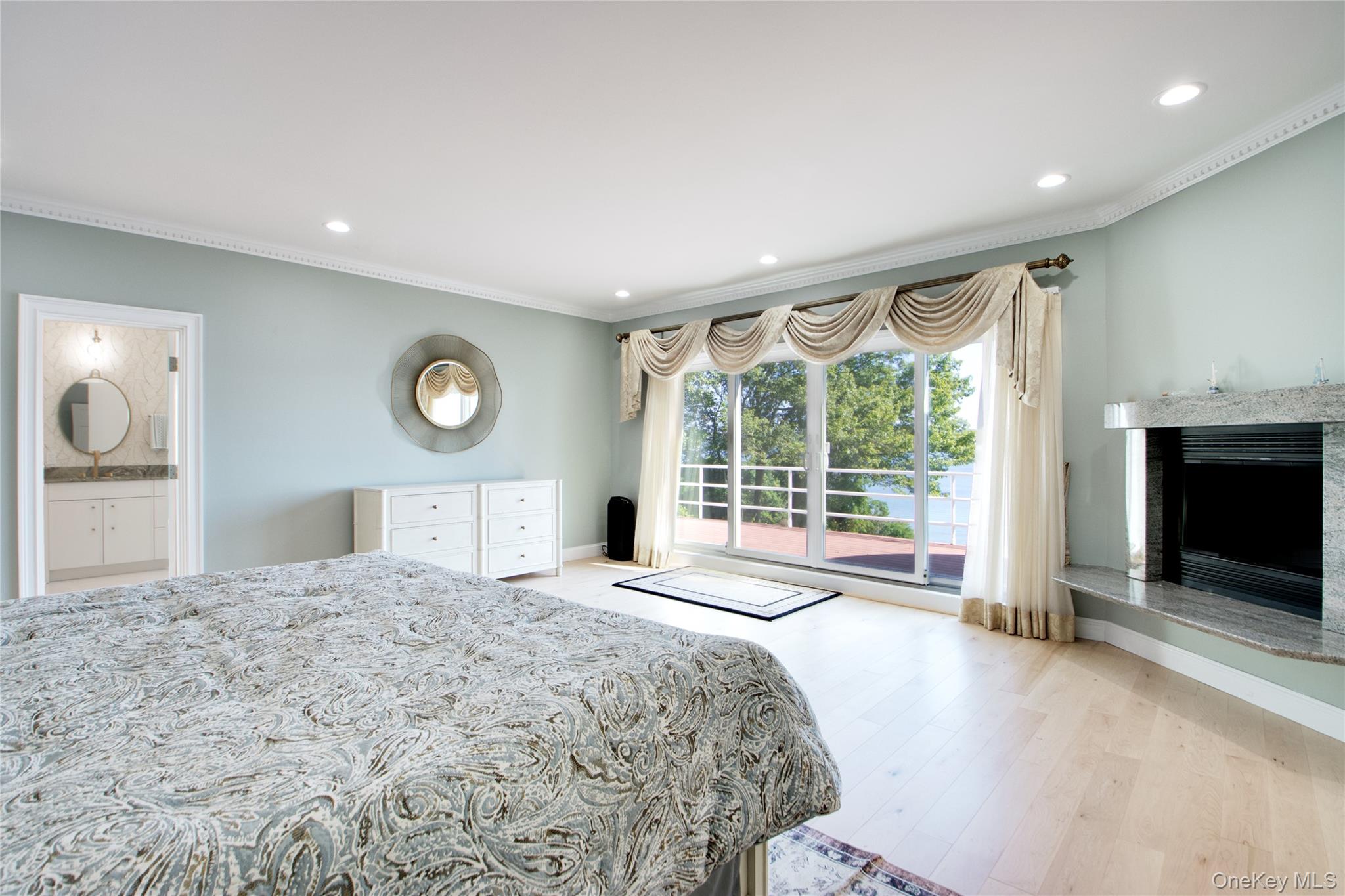 26 Tennis Court Road Oyster Bay, NY 11771 - Photo 17 of 41