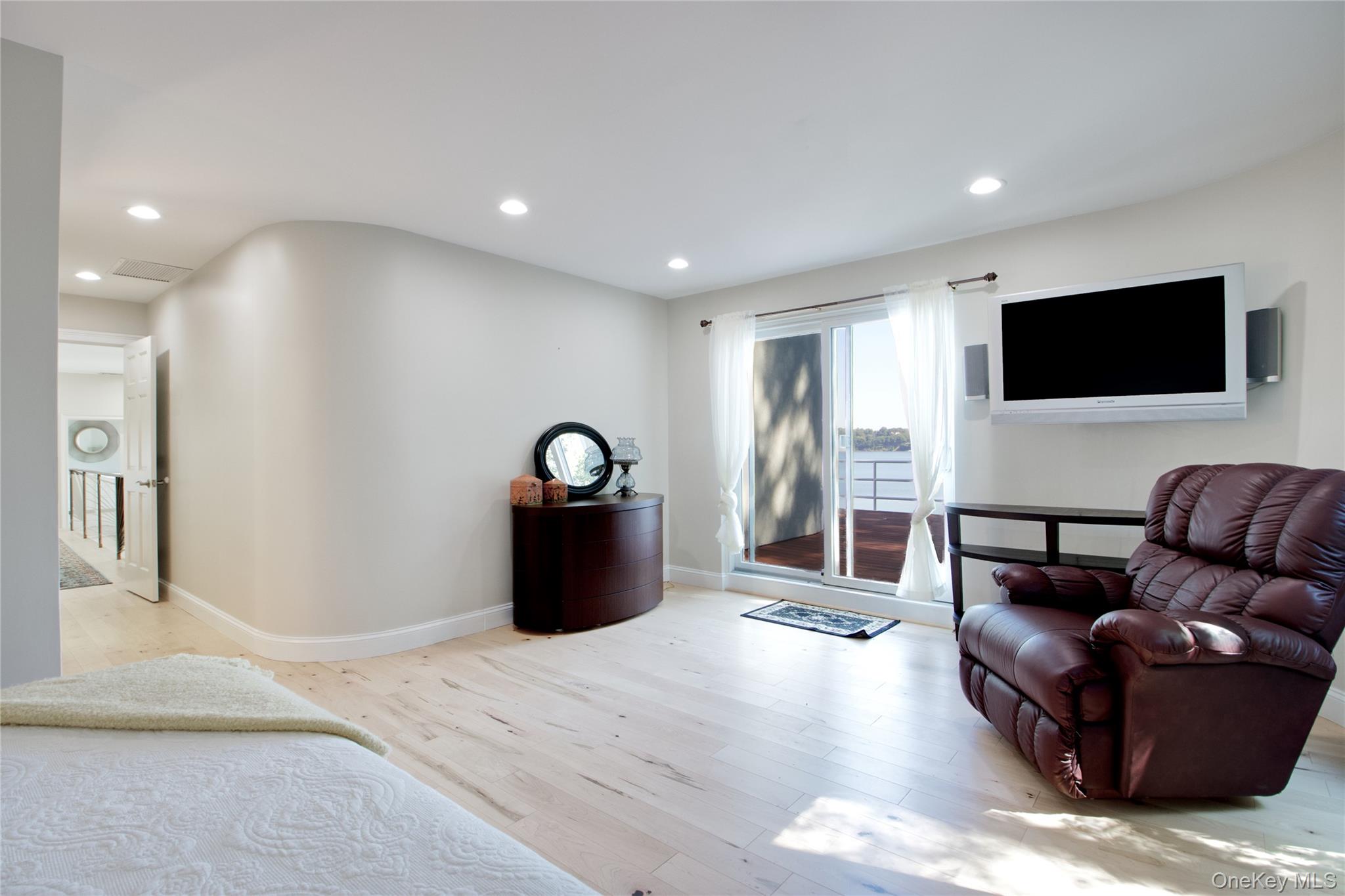 26 Tennis Court Road Oyster Bay, NY 11771 - Photo 23 of 41