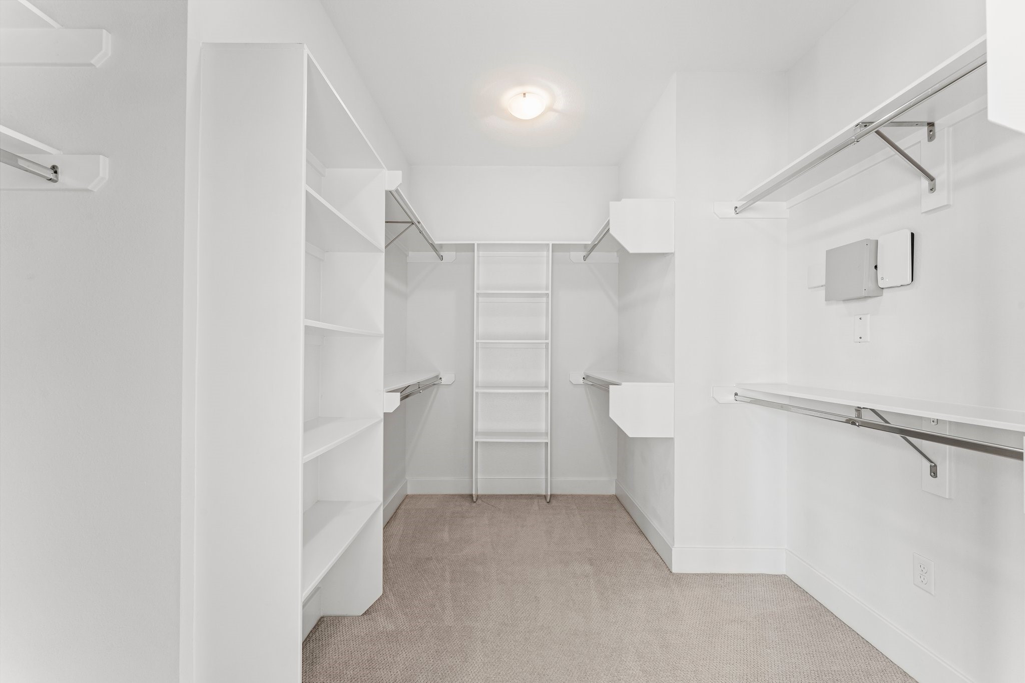 2909 Gillespie Street, Unit A Houston, TX 77020 - Photo 28 of 32 Large Walk-In Closet with Plenty of Space