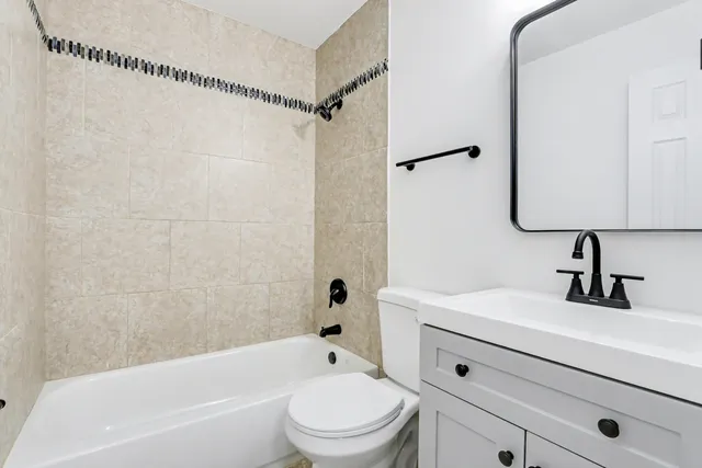 $199,900 | 8 Wildwood Lane, Unit G, Bolingbrook, IL 60440