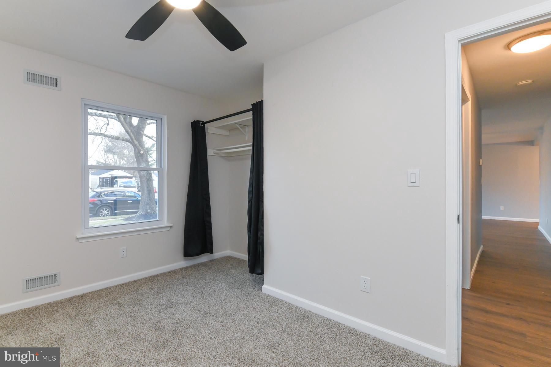 10 Ivy Lane Sicklerville, NJ 08081 - Photo 20 of 30 an empty room with windows and closet