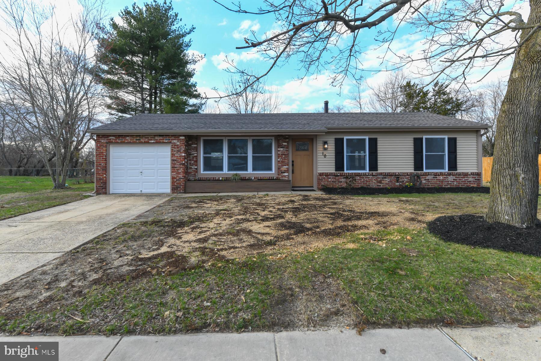 10 Ivy Lane Sicklerville, NJ 08081 - Photo 2 of 30 front view of a house with a yard