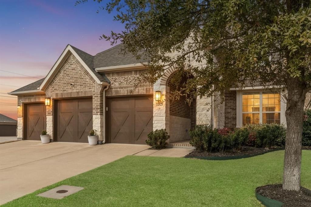 6201 Cupleaf Road Flower Mound, TX 76226 - Photo 40 of 40 a front view of a house with a yard