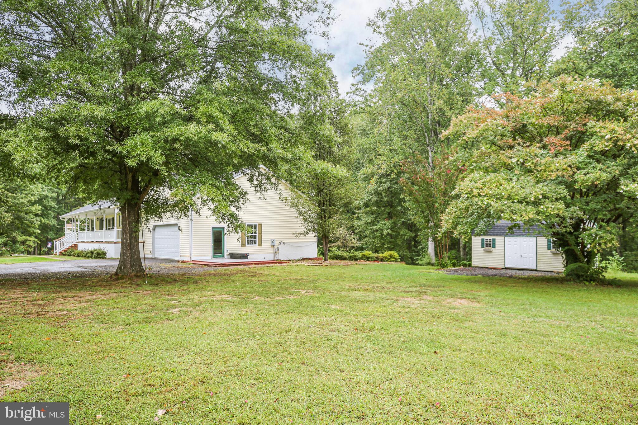 147 Richards Ferry Road Fredericksburg, VA 22406 - Photo 7 of 48 Lovely side yard