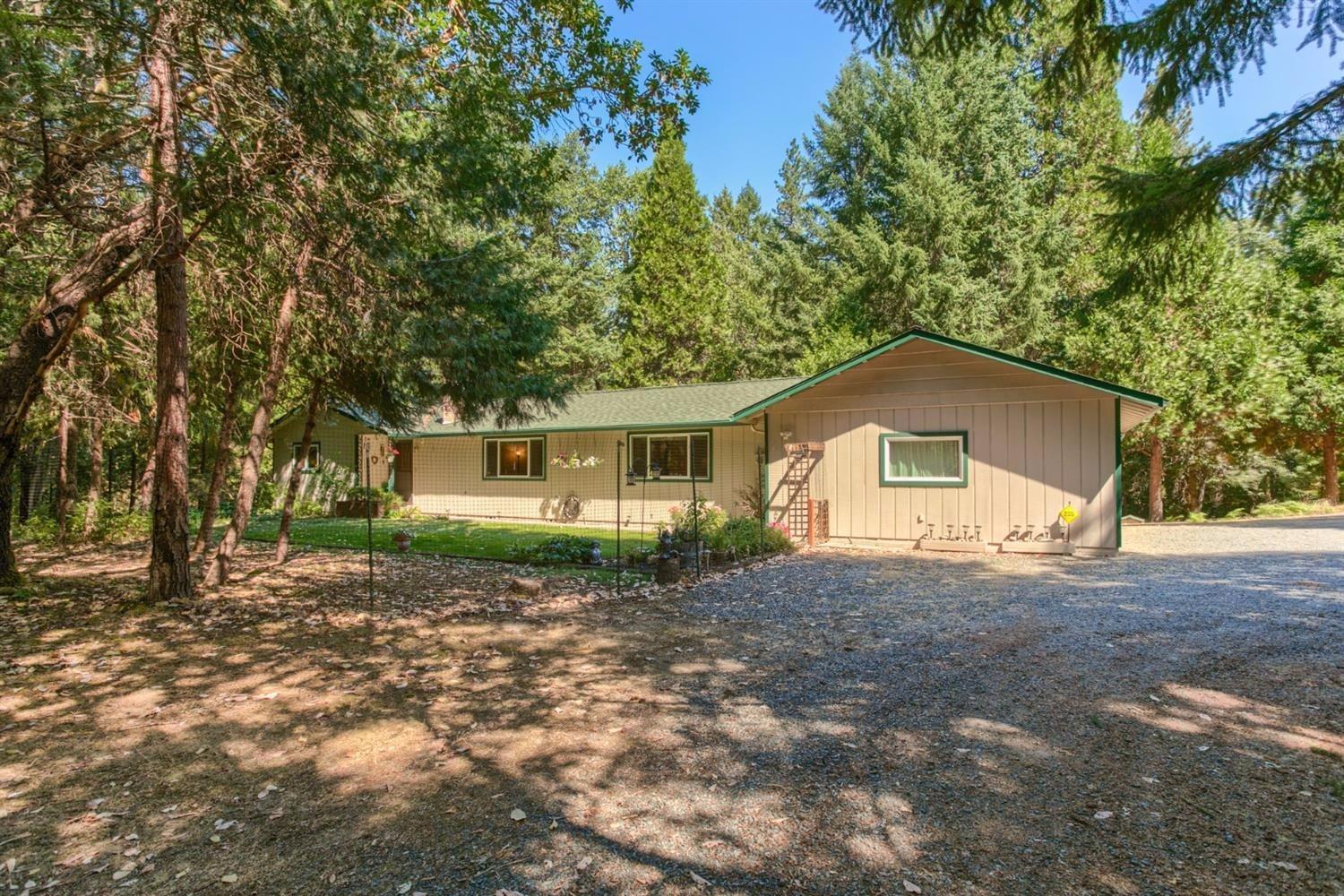 5100 Tunnel Loop Road Grants Pass, OR 97526 - Photo 1 of 34 Home front profile with deer fenced fron