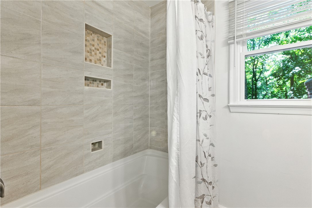 111 Braddock Road Williamsburg, VA 23185 - Photo 27 of 43 Full bathroom featuring shower / bathtub combination with curtain