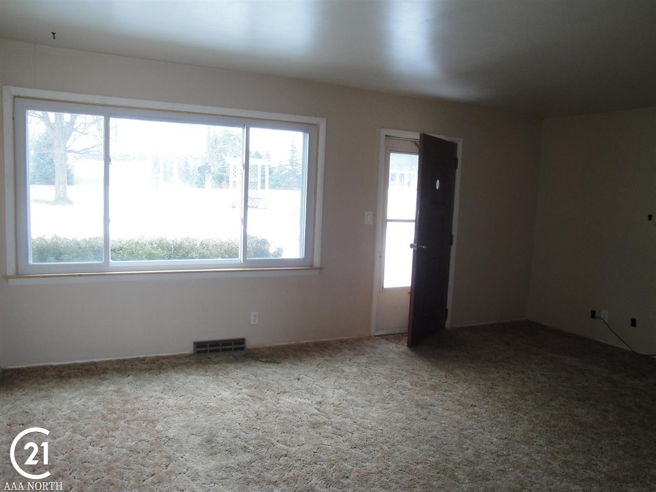 72 Davis Lake Road Lapeer, MI 48446 - Photo 4 of 12 31371473-3.JPG