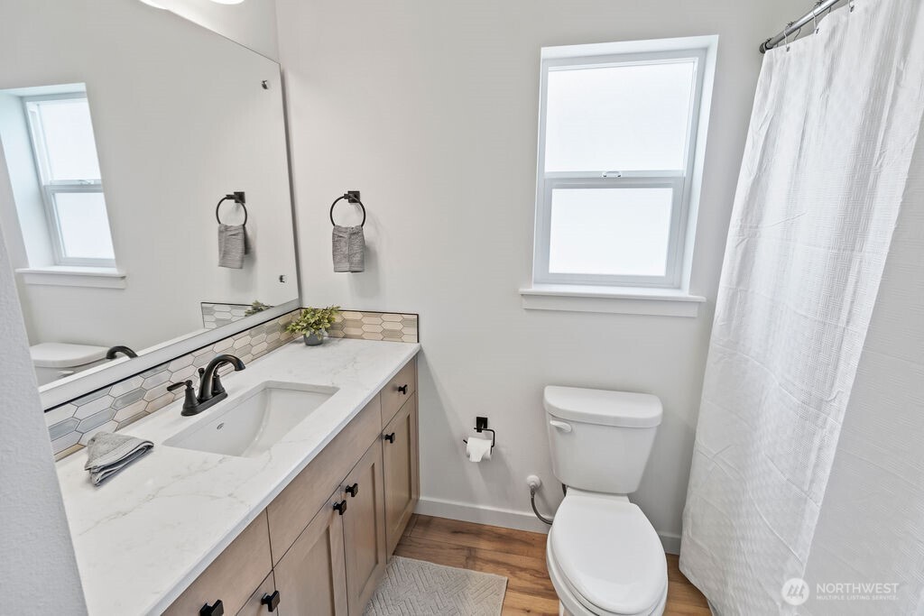 231 Shrute Road Prosser, WA 99350 - Photo 22 of 36 a bathroom with a toilet sink and mirror