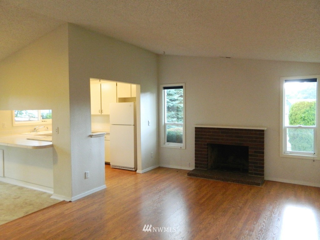 14601 Southeast 195th Place Renton, WA 98058 - Photo 6 of 19 Gallery Image 6