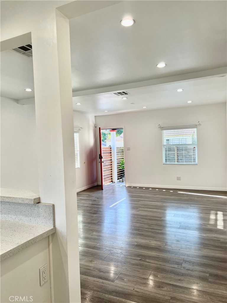 7110 Valmont Street Tujunga, CA 91042 - Photo 3 of 17