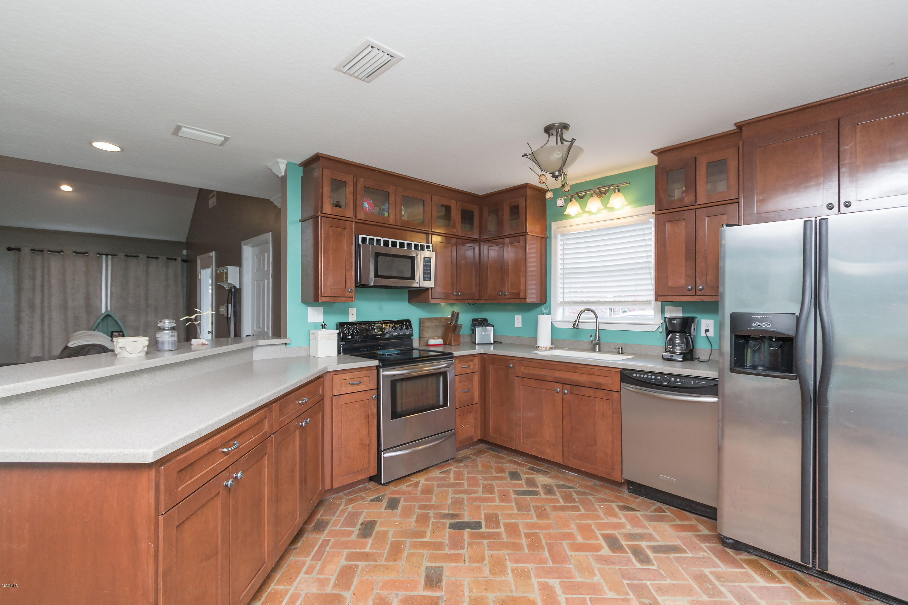 5017 Remington Road Moss Point, MS 39562 - Photo 9 of 23 9 Kitchen2