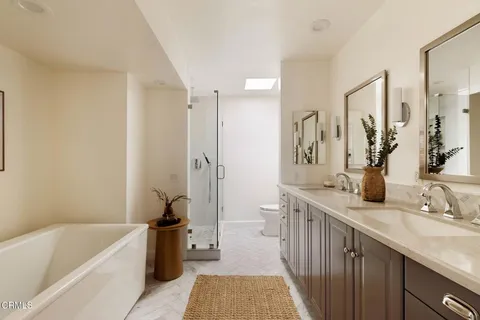 $1,349,000 | 4616 Glencoe Avenue, Unit 5, Marina del Rey, CA 90292