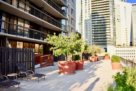 $389,000 | 33 West Delaware Place, Unit 13A, Chicago, IL 60610