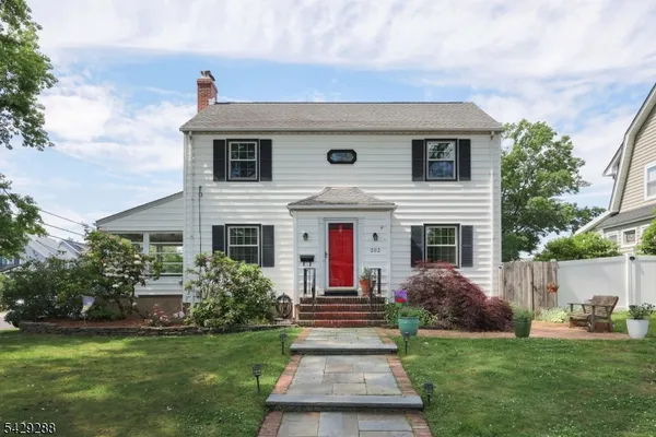 $600,000 | 303 East Webster Avenue, Roselle Park, NJ 07204