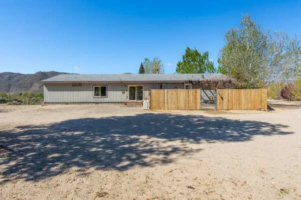 $525,000 | 25020 Highway 6, Benton, CA 93514