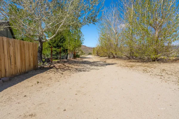 $525,000 | 25020 Highway 6, Benton, CA 93514
