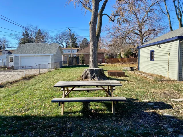 $1,900 | 132 Center Street, Bensenville, IL 60106