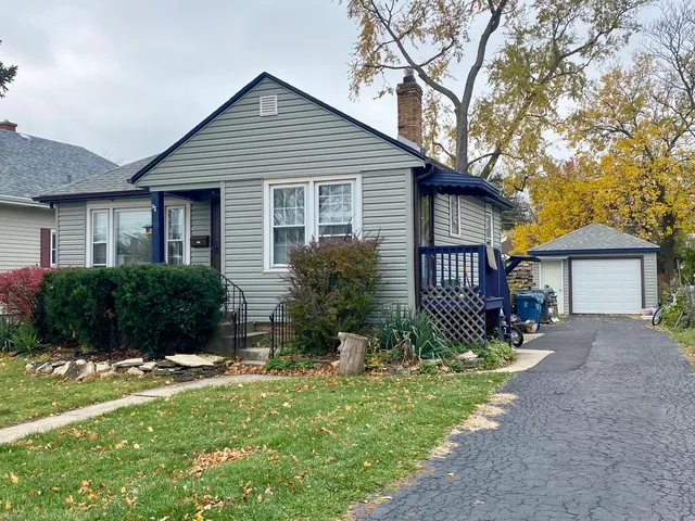 $1,900 | 132 Center Street, Bensenville, IL 60106