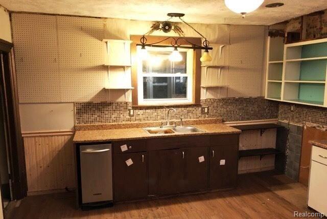 1734 East Bombay Road Hope, MI 48628 - Photo 3 of 8 ____2nanpfssvfp01b__VMS_16__Active30__OLSR__7072568711_1567570__WI29719110__9d18d8cf-46ae-495c-950a-d4d483bd07da