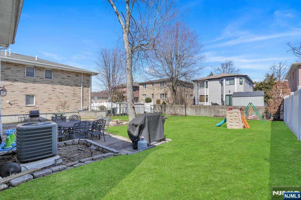 687 Lancaster Road Ridgefield, NJ 07657 - Photo 23 of 24