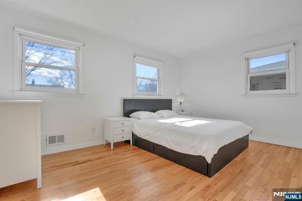 687 Lancaster Road Ridgefield, NJ 07657 - Photo 9 of 24