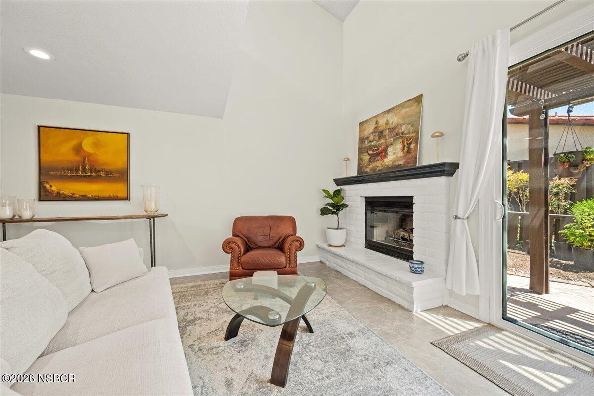 154 Abbey Road Santa Maria, CA 93455 - Photo 8 of 44 12-Living Room