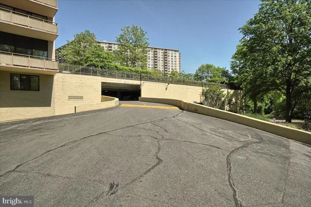 $210,000 | 5225 Pooks Hill Road, Unit 1816N, Bethesda, MD 20814