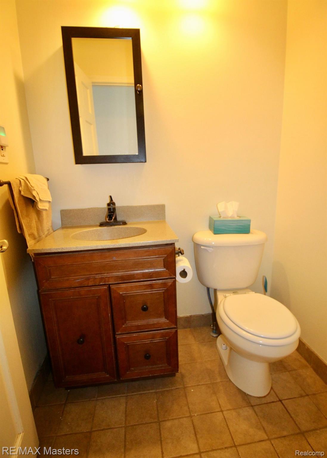 33459 Willow Road New Boston, MI 48164 - Photo 17 of 47 Main floor lavatory.