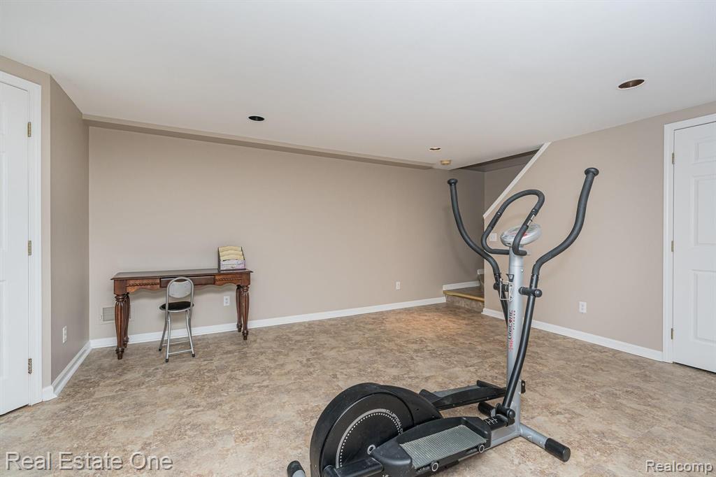 187 Saxon Court Rochester Hills, MI 48307 - Photo 34 of 47