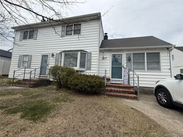 $2,700 | 308 Kansas Street, Lindenhurst, NY 11757