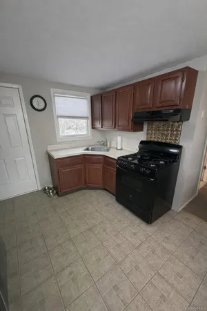 $2,700 | 308 Kansas Street, Lindenhurst, NY 11757