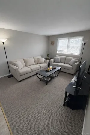 $2,700 | 308 Kansas Street, Lindenhurst, NY 11757