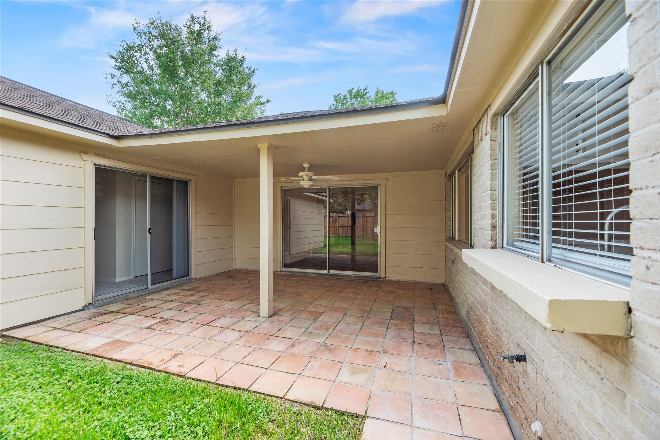 6931 Sandy Knolls Drive Spring, TX 77379 - Photo 13 of 21 Access from the Primary Bedroom, grab your beverage of choice
**6931 Sandy Knolls Dr., Spring, TX 77379**