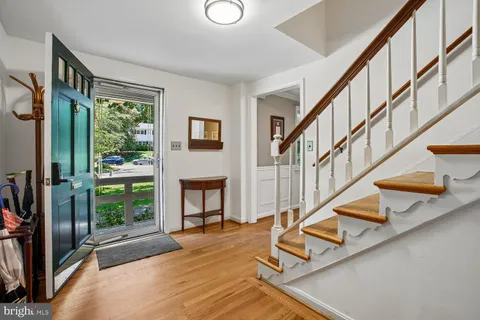 $1,250,000 | 11303 Hounds Way, North Bethesda, MD 20852