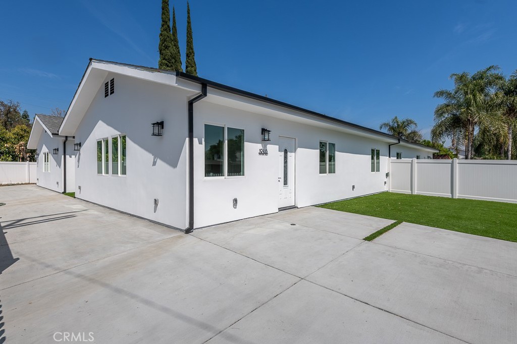 19453 Strathern Street Reseda, CA 91335 - Photo 6 of 28