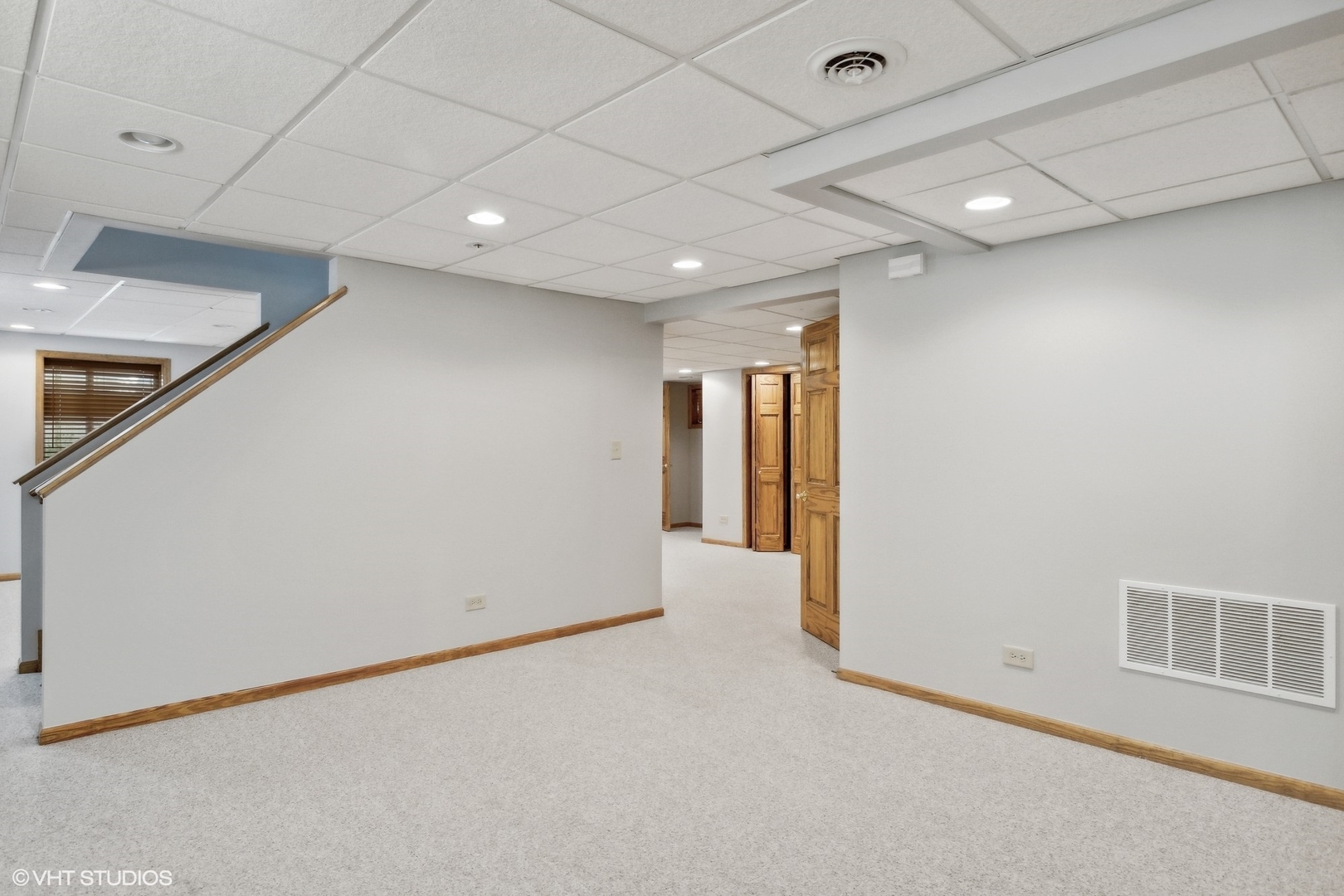 2772 Freeland Circle Naperville, IL 60564 - Photo 23 of 33 a view of hallway with a window