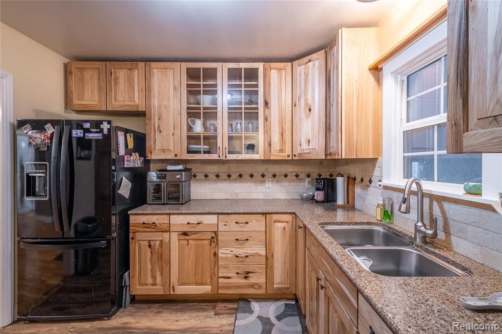 5526 Corunna Road Flint, MI 48532 - Photo 18 of 29 Gallery Image 18