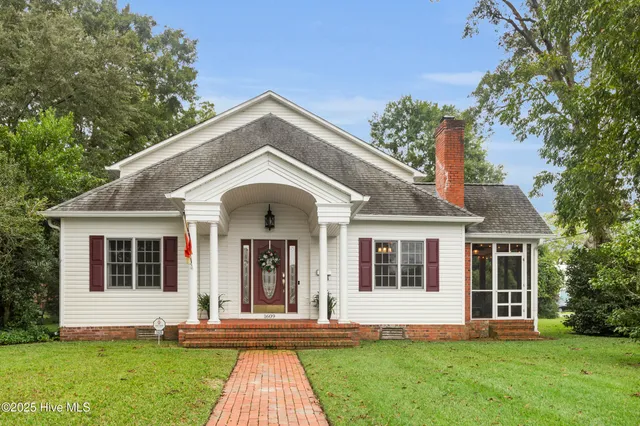 $2,500 | 1609 Lucerne Way, New Bern, NC 28560