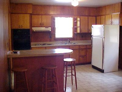 777 Red House Road Richmond, KY 40475 - Photo 3 of 5 KITCHEN WITH EAT IN BAR NEW DISHWASHER A