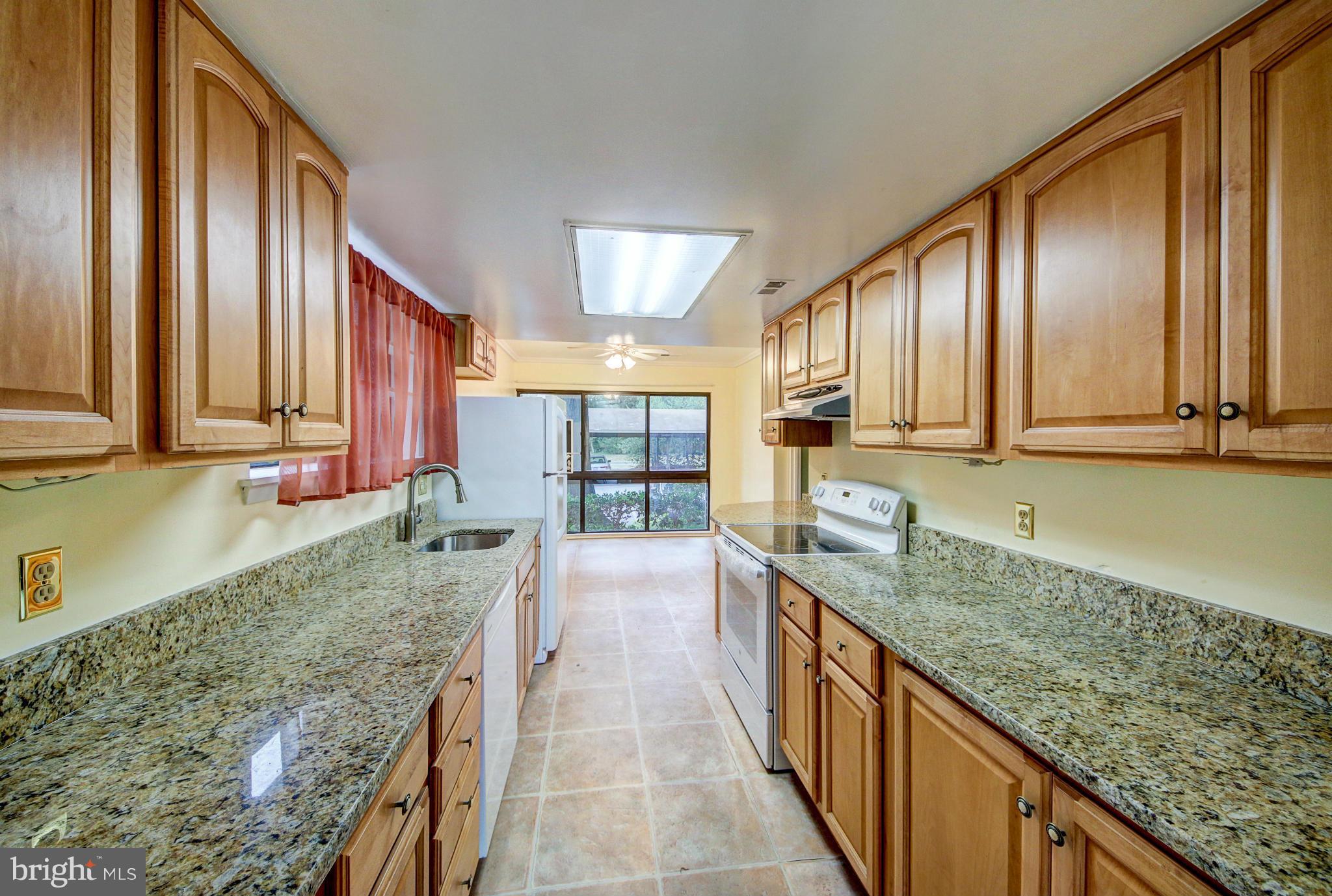 11636 Ivystone Court, Unit 2B2 Reston, VA 20191 - Photo 3 of 23 Kitchen