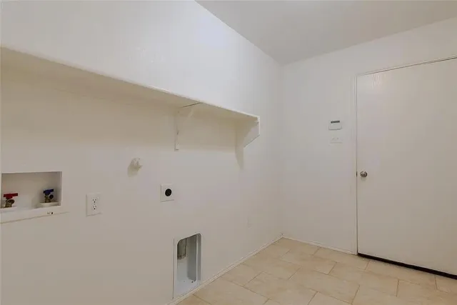 a view of utility room