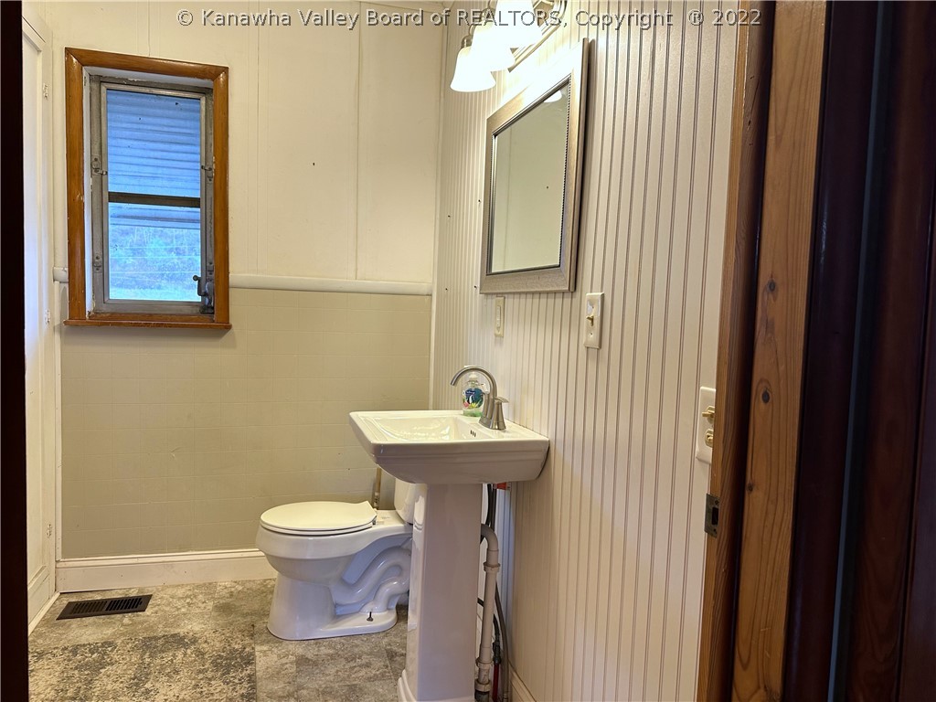 5544 Charleston Road Ripley, WV 25271 - Photo 19 of 33 Gallery Image 19