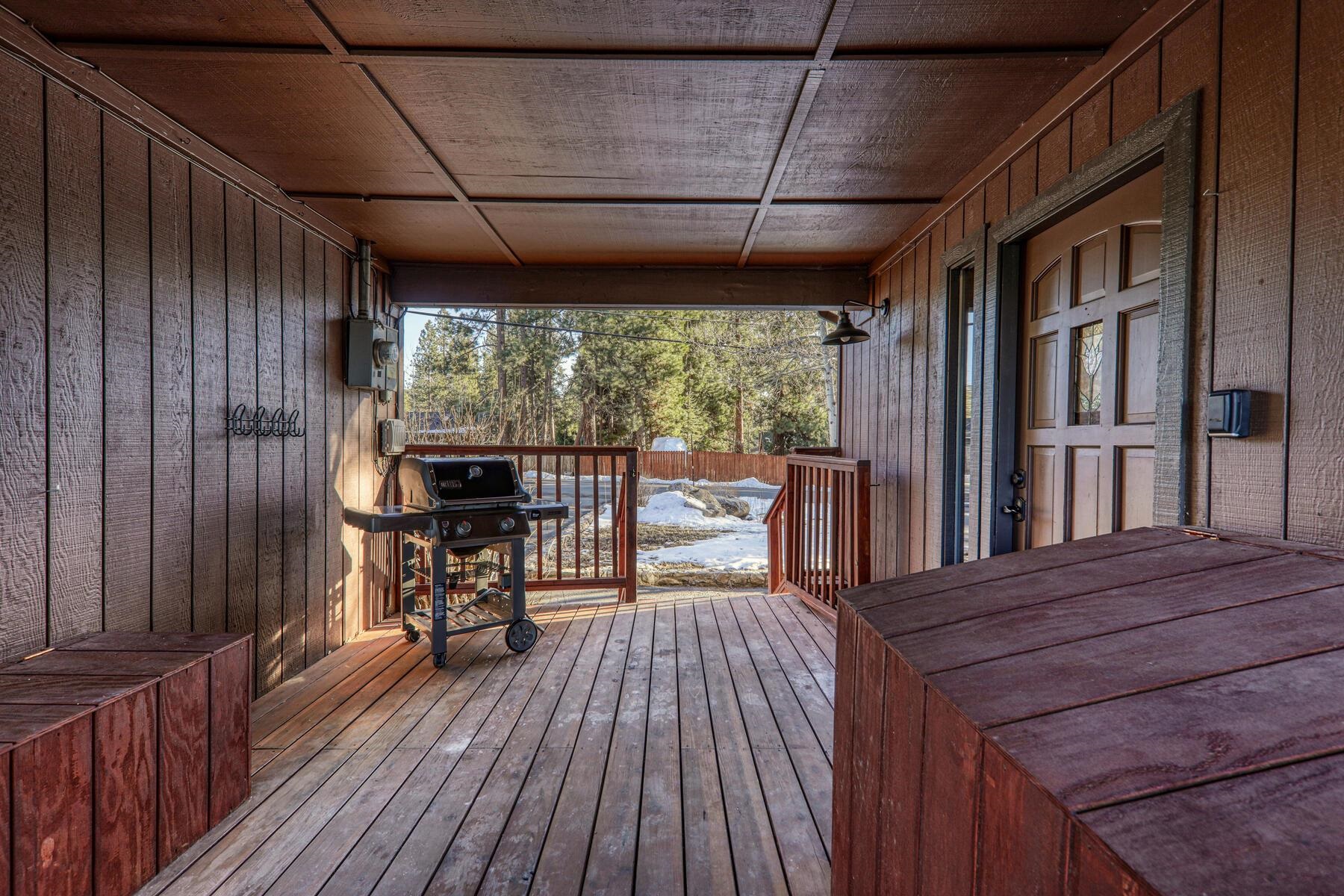 10806 Manchester Drive Truckee, CA 96161 - Photo 17 of 28 a view of a chairs and table on the wooden floor