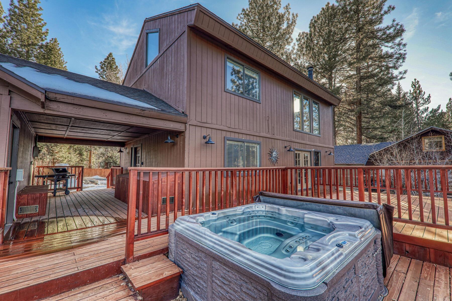 10806 Manchester Drive Truckee, CA 96161 - Photo 3 of 28 a balcony with furniture and wooden floor