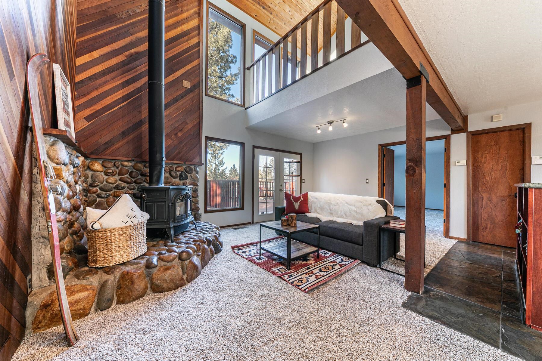 10806 Manchester Drive Truckee, CA 96161 - Photo 9 of 28 a living room with furniture a rug and a window
