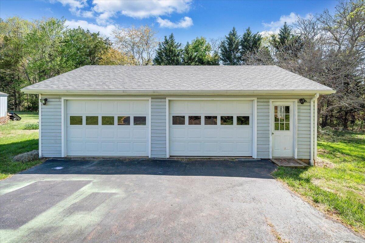 930 Farmington Road Hardy, VA 24101 - Photo 3 of 77 03-MIB08050