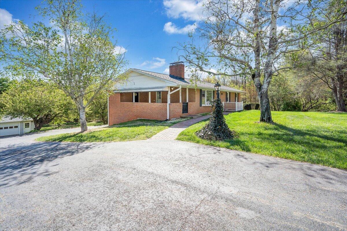 930 Farmington Road Hardy, VA 24101 - Photo 4 of 77 04-MIB08053