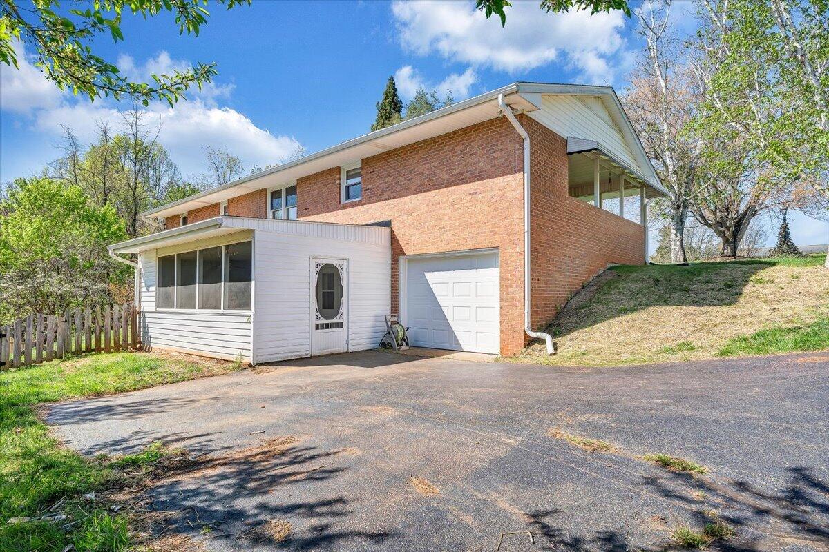 930 Farmington Road Hardy, VA 24101 - Photo 57 of 77 57-MIB08041